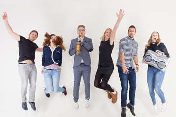 Obraz premium junge Leute tanzen und haben Spaß