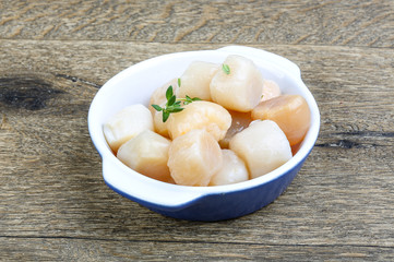 Raw scallops