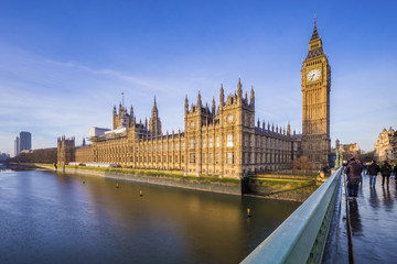 Fototapeta na wymiar Houses of Parliament and Big Ben with River Thames on an early morning shot in central London, UK 