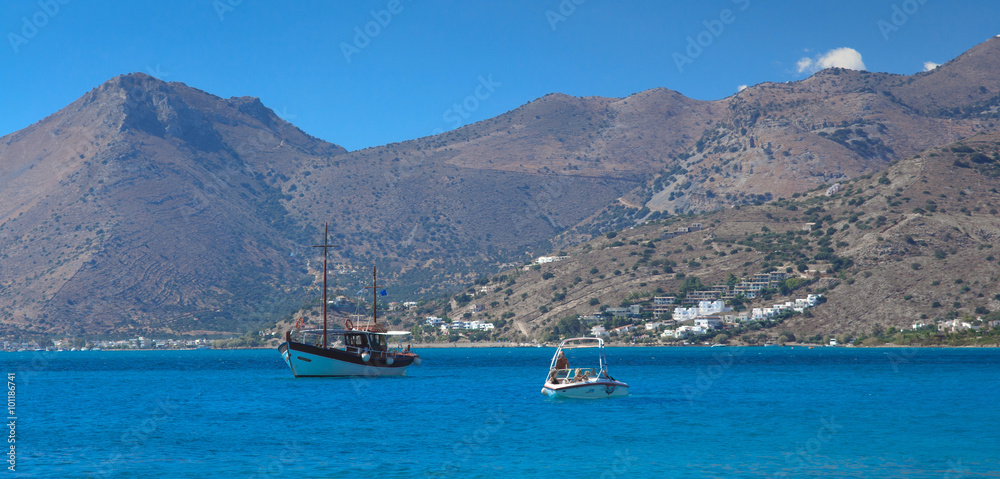 Wall mural two ships in the gulf of mirabello mountains in the background