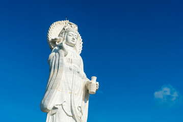 Obraz premium Goddess of compassion and mercy statue