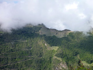 Fototapeta premium machu picchu seen from oposite mountain putucusi