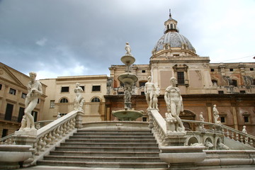 Piazza Pretoria – Fontana Pretoria & Palazzo Senatorio in Palermo, Sizilien, Italien