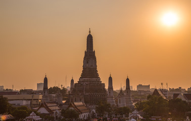 Obraz premium Wat Arun Tempel Thailand Bangkok bei sonnenuntergang