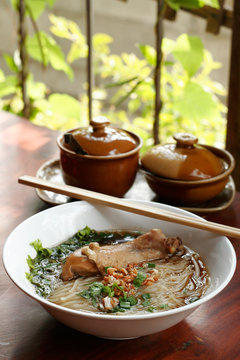 Rice noodle soup with stewed chicken and chinese herbs