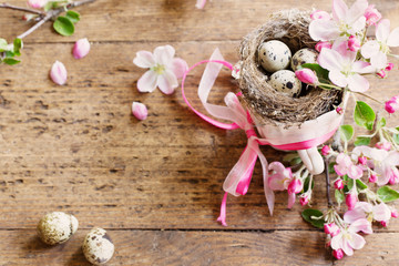 Obraz na płótnie Canvas egg in nest with pink flowers