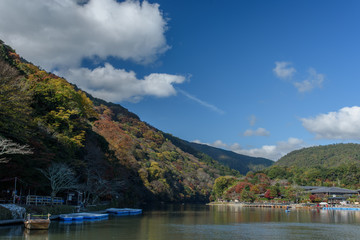 Fototapeta premium 京都 嵐山 渡月橋からの風景