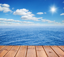 Fototapeta na wymiar sea and wooden platform
