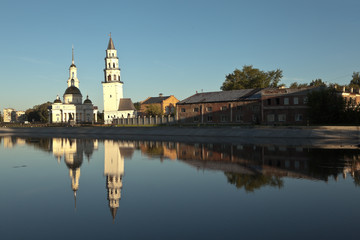 Невьянская наклонная башня и Спасо-Преображенский...