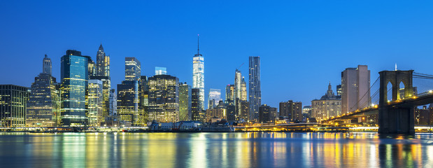 Naklejka na ściany i meble Panoramic view of New York City Manhattan midtown at dusk 