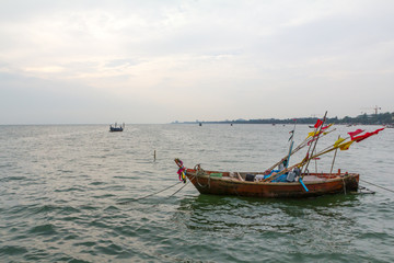 Fototapeta na wymiar thai small boat fishing on the sea