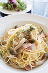 キノコとベーコンのパスタ