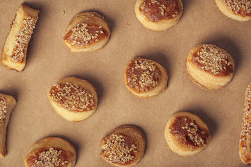 Obraz na płótnie Canvas Fresh homemade salty scones with cheese and sesame
