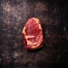 Papier Peint photo Lavable Steakhouse Viande fraîche crue Ribeye Steak sur fond de métal sombre