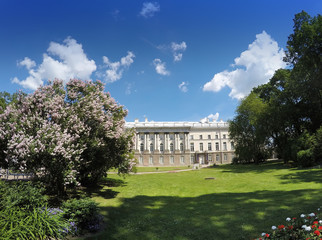 Fototapeta na wymiar the Zubov wing of the Big palace. Catherine Park. Pushkin (Tsarskoye Selo). Petersburg..