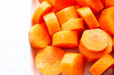 Fototapeta na wymiar fresh cut carrot close up 