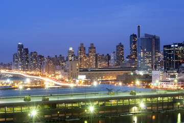 Fototapeta na wymiar Upper west side highway at night