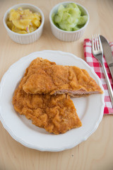 Wiener Schnitzel mit Salat 