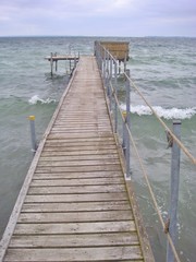 Obraz premium Wooden bathing jetty on a cloudy day at the eastcoast of Sealand, (Sjælland), Denmark