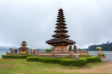 Fototapeta na wymiar Pura Ulun Danu water temple Bali