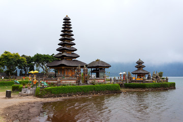 Fototapeta na wymiar Pura Ulun Danu water temple Bali