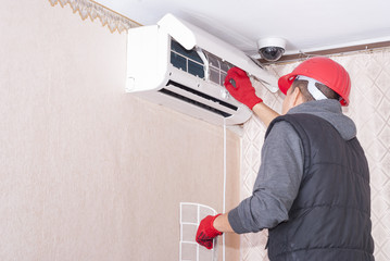 cleaning and repairs the air conditioner