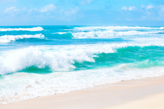 Fototapeta Beautiful blue and green ocean waters and waves of Hawaii