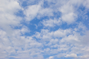 Fototapeta premium pochmurne niebo niebieskie tło