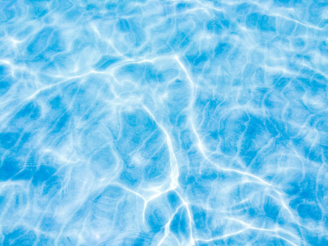 Background texture of sparkling blue water © Robert Herhold