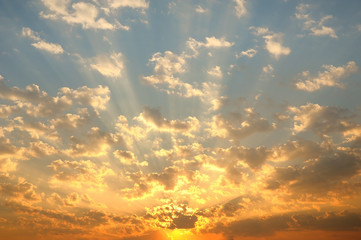 Panele Szklane Podświetlane  Słońce wschodzi z chmurami