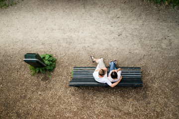 couple in love on a bench © Daco