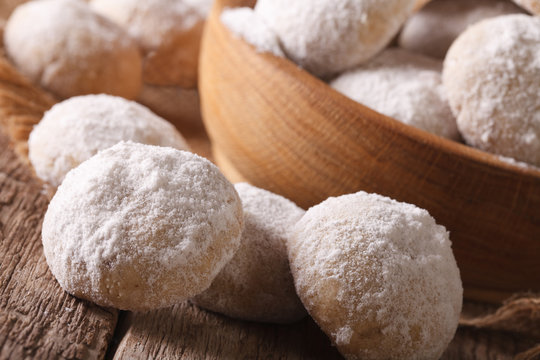 Freshly baked cookies polvor&oacute;n macro in bowl. Horizontal
