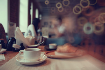 blurred background in restaurant