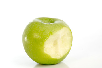 Green apple, isolated on white background,selectice focus