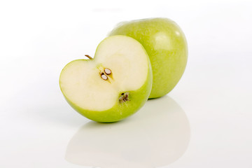 Green apple, isolated on white background,selectice focus