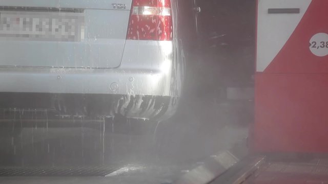 Auto in der Waschanlage
