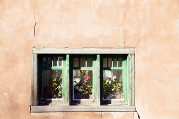 Fototapeta na wymiar Santa Fe Canyon Rd arts district Adobe Window with Geraniums 