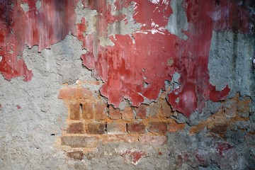 Fototapety  Stary betonowy mur z odsłoniętymi cegłami