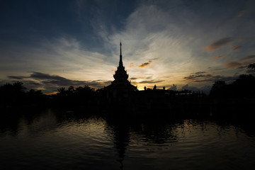 Fototapeta na wymiar Silhouette of Thai temple during sunset with the elegance mood