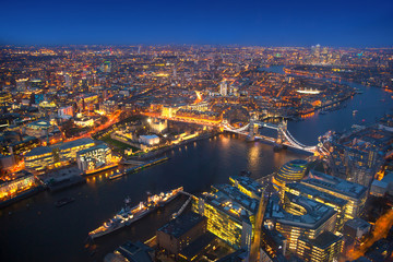 Fototapeta na wymiar LONDON, UK - JANUARY 27, 2015: London panorama at sunset