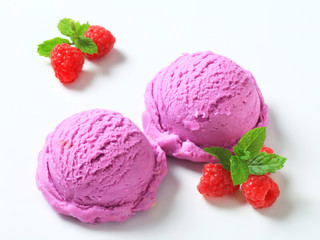 Berry fruit ice cream