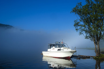 Fototapeta na wymiar boat in morning mist