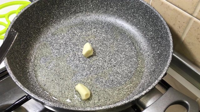 Aglio In Padella