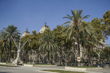 Fototapeta na wymiar BARCELONA, SPAIN - OCTOBER 09, 2015: Park near to Triumph Arch of Barcelona was built for the World Exhibition in 1888 as a main entrance.