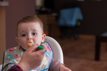 Bebè comiendo
