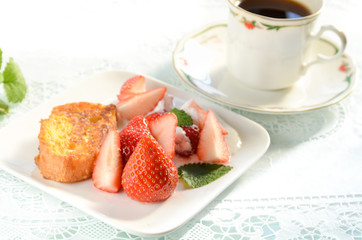 french toast and fruits with yogurt