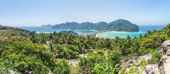 Fototapeta na wymiar Panoramic view of phi phi island from the cape view point