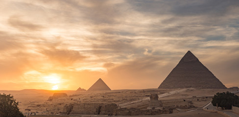 Egypte. Le Caire - Gizeh. Vue générale des pyramides
