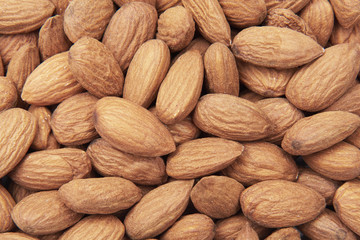Unshelled almonds