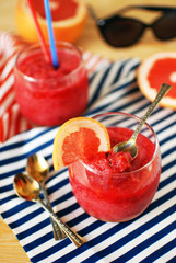 Жиросжигающий коктейль из грейпфрута и клюквы
